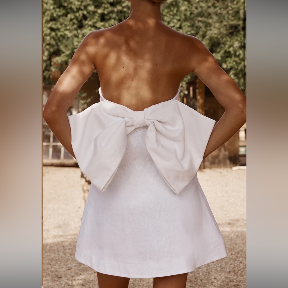 DISSH AISLE WHITE LINEN BACK BOW DRESS